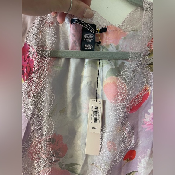 NWT Victoria's Secret Pink Floral Robe - Picture 3 of 5